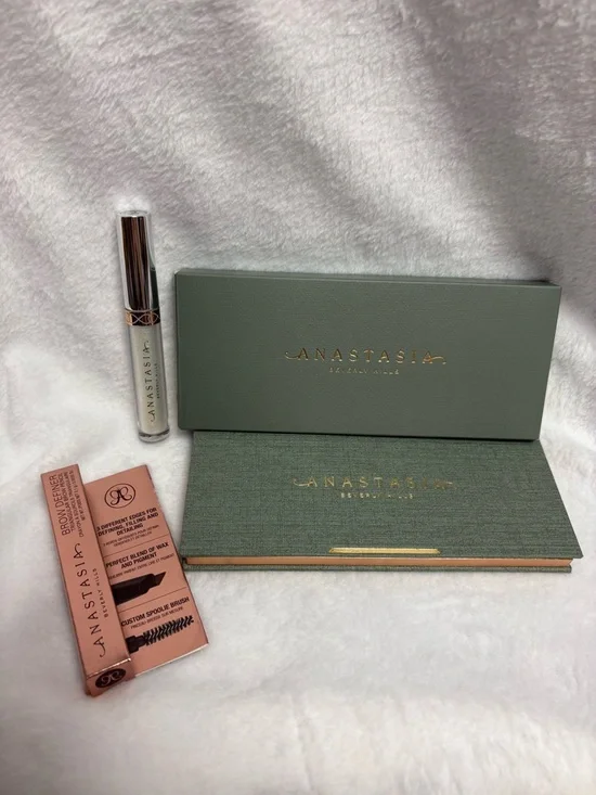Anastasia Beverly Hills Bundle Eyeshadow Lip Gloss and Brow Definer New In Box - Picture 1 of 12